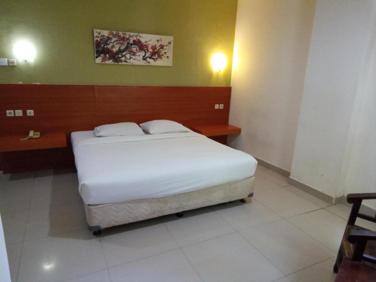 Hotel Puri Dibia Kuta Кута Екстериор снимка
