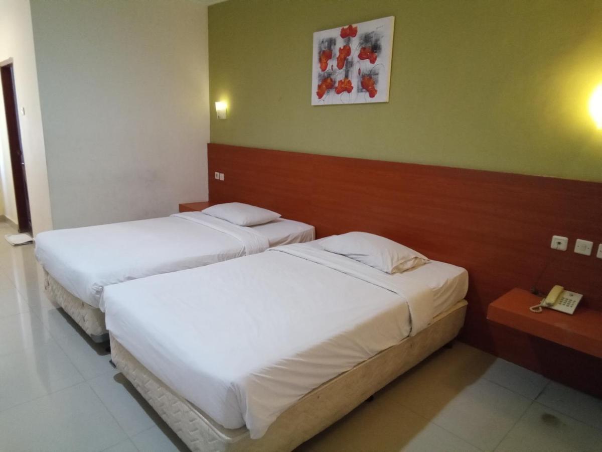Hotel Puri Dibia Kuta Кута Екстериор снимка