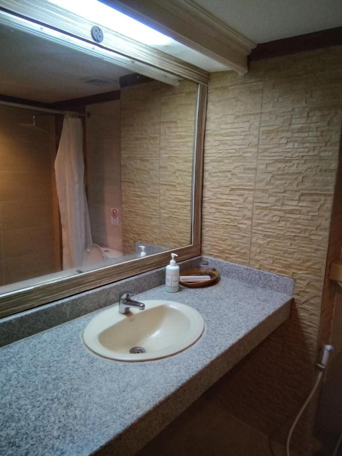 Hotel Puri Dibia Kuta Кута Екстериор снимка