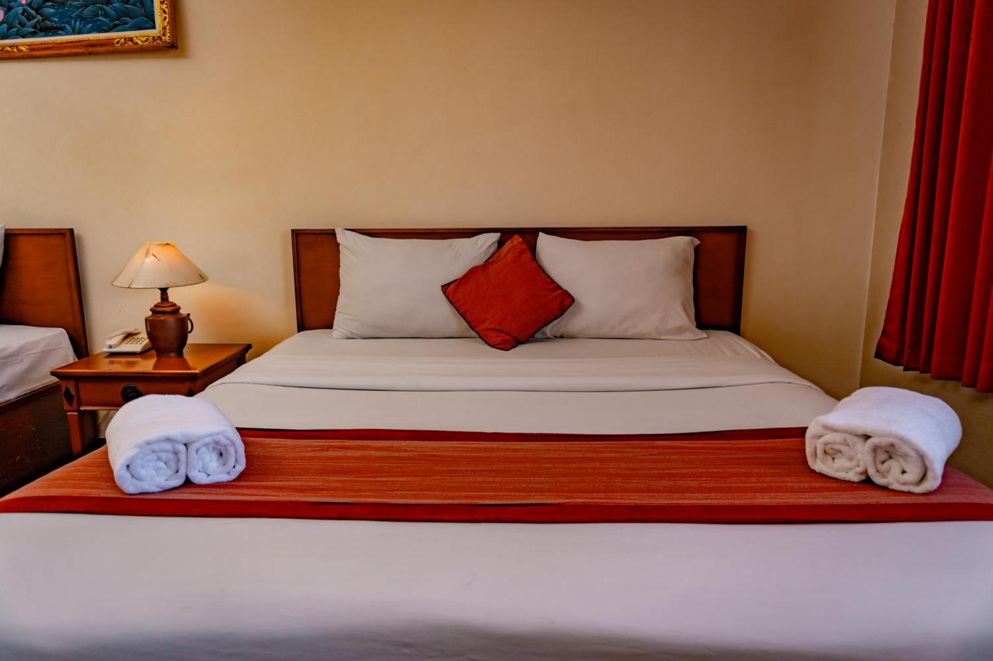 Hotel Puri Dibia Kuta Кута Екстериор снимка